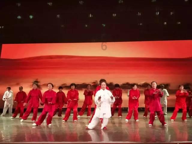 破碎的动物图形